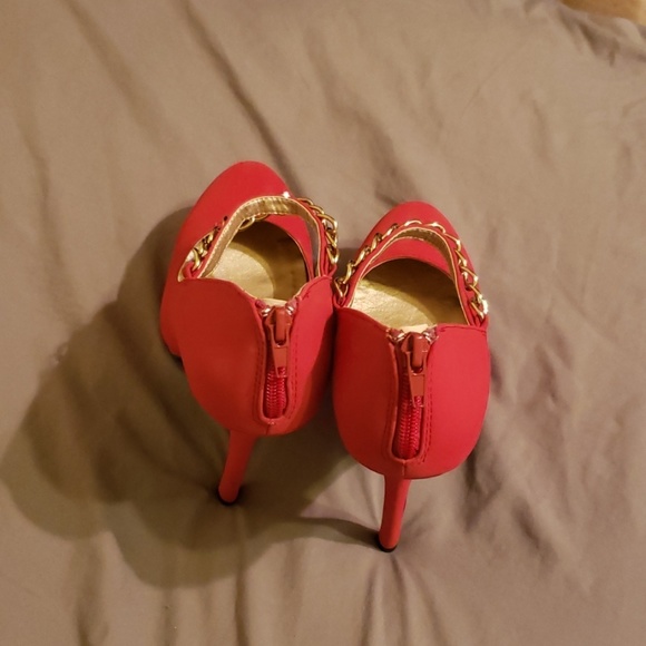 Heels - Picture 3 of 4